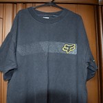 貧乏人は黒服を買うな。色あせの原因は紫外線なので、影干しが基本です
