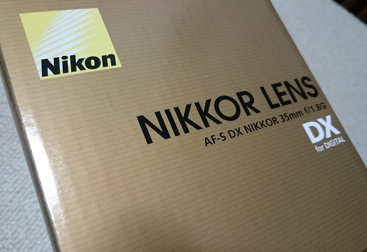 ニコン　AF-S DX NIKKOR 35mm f/1.8G　箱