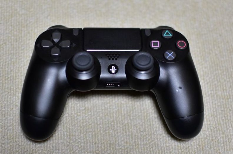 PS4コン正面