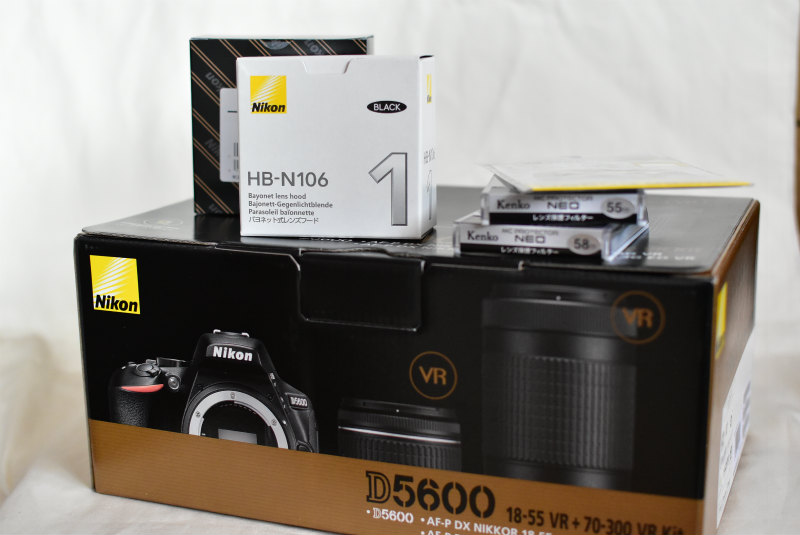 Nikon D5600』を購入したら、レンズフード、フィルター、液晶保護 