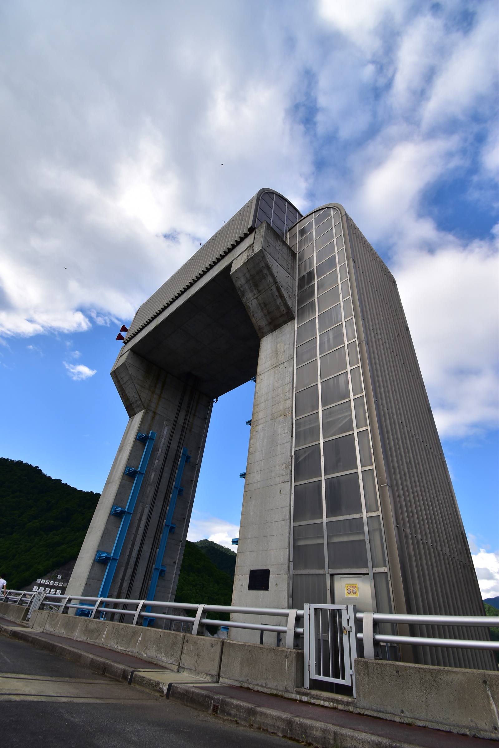 奈良俣ダム（ならまたダム）での撮影　放水門