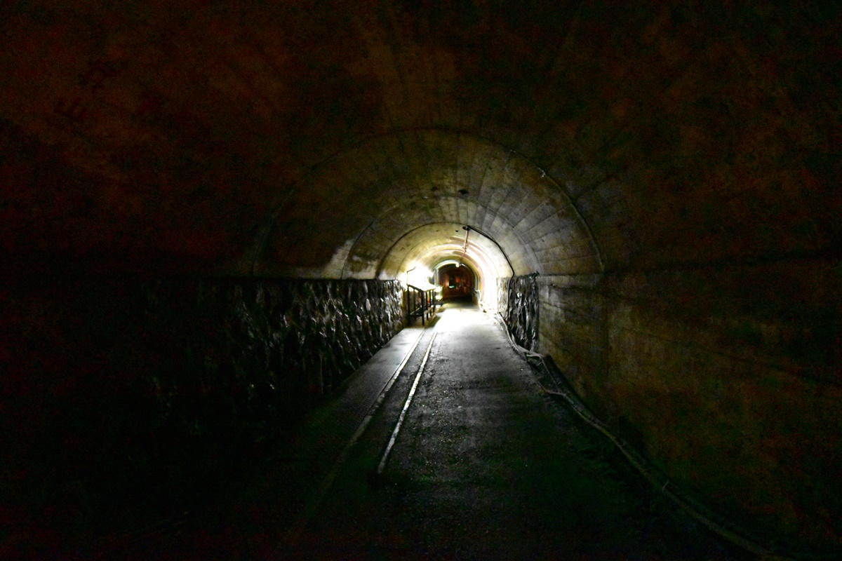 足尾銅山観光　出口のトンネル
